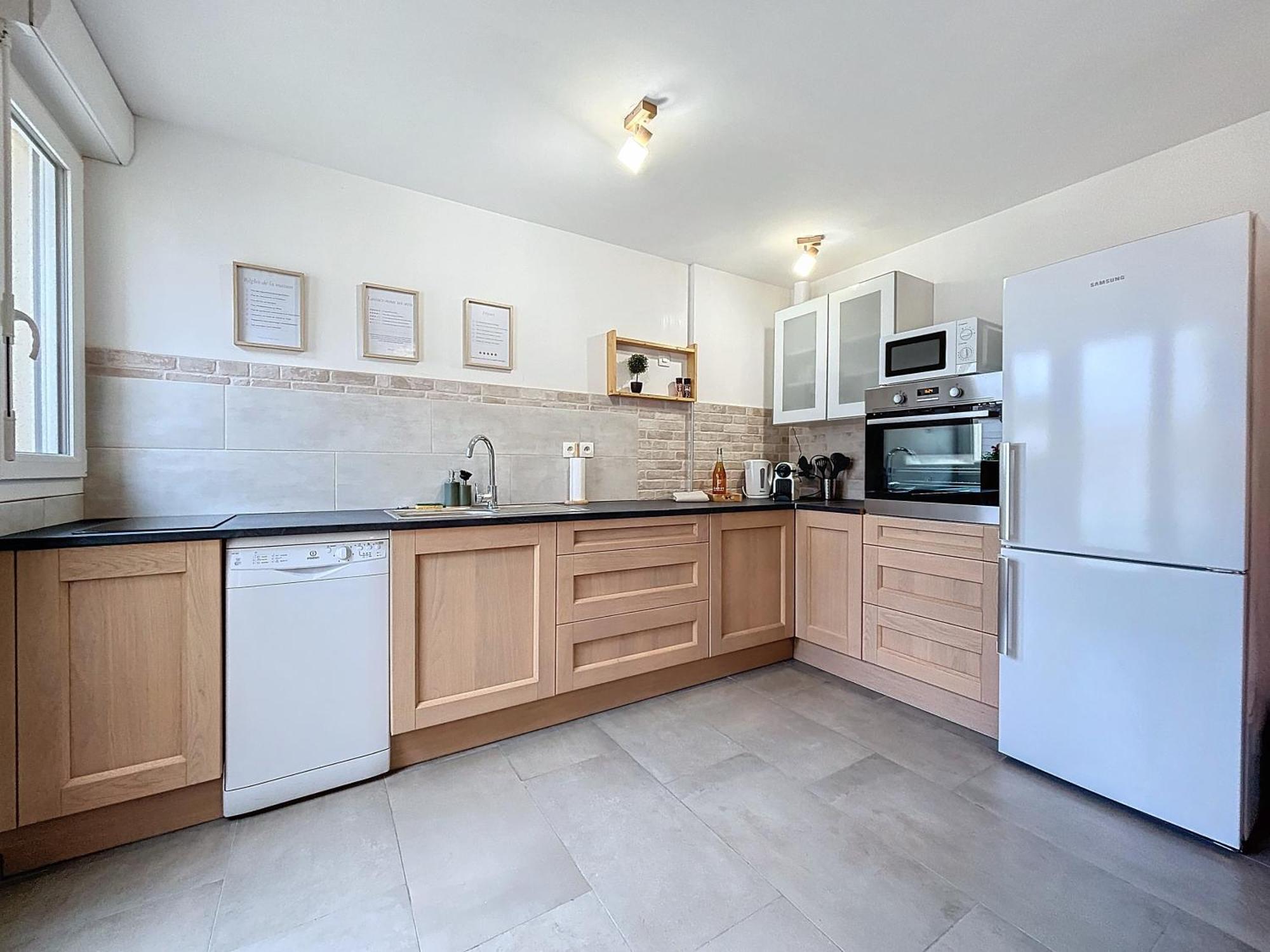 Appartement Le Jardin Des Plantes Et F2 Au Calmes, Terrasse, Stationnement Gratuit *