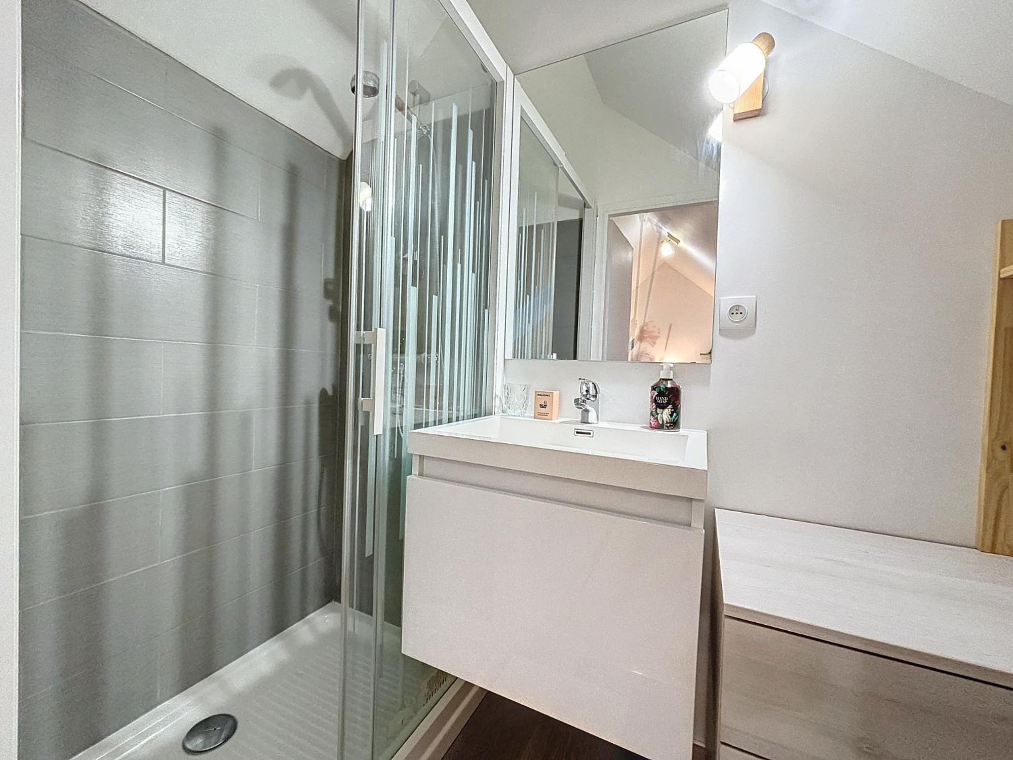 Appartement Le Jardin Des Plantes Et F2 Au Calmes, Terrasse, Stationnement Gratuit *