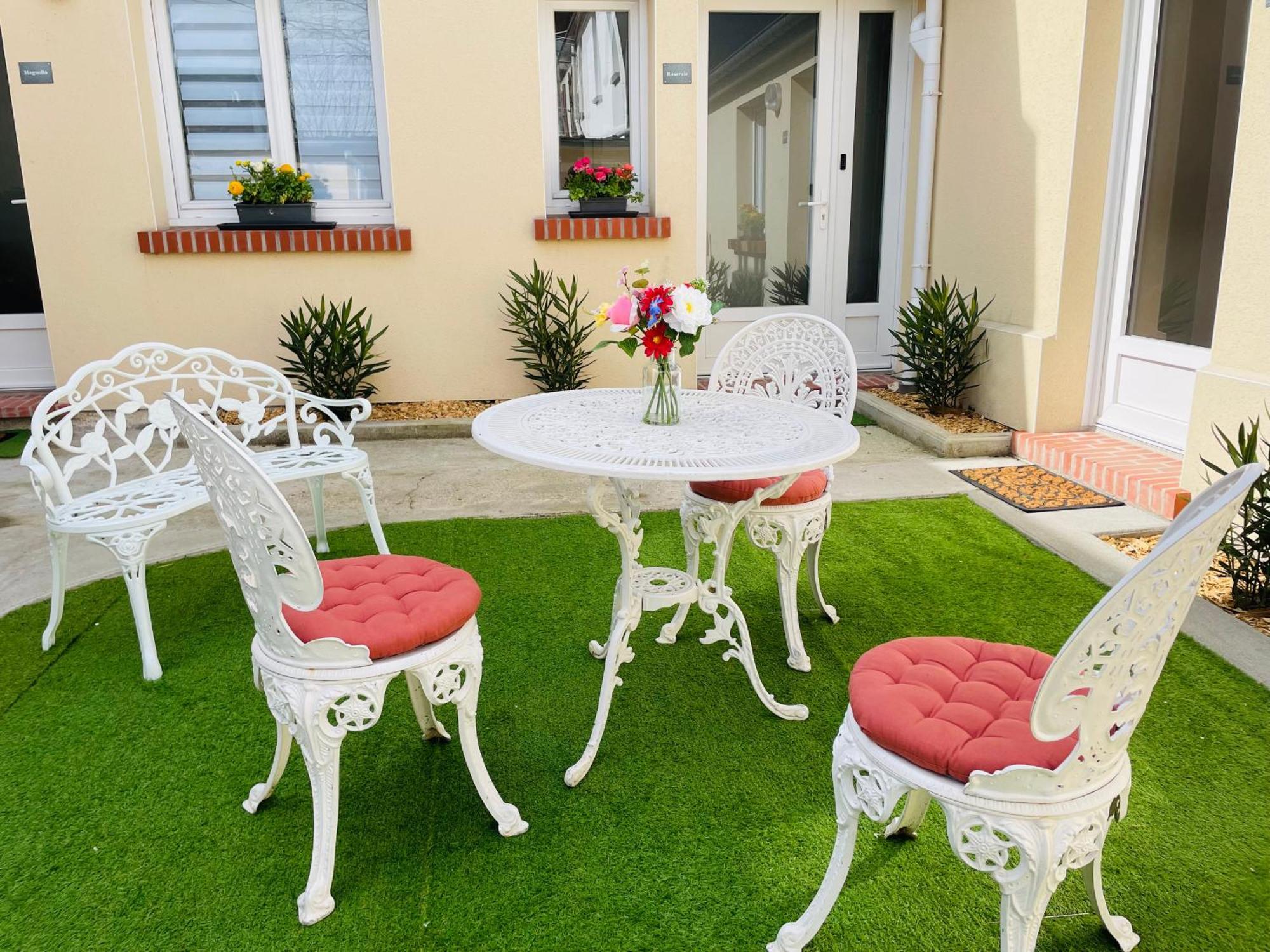 Le Jardin Des Plantes Et F2 Au Calmes, Terrasse, Stationnement Gratuit *